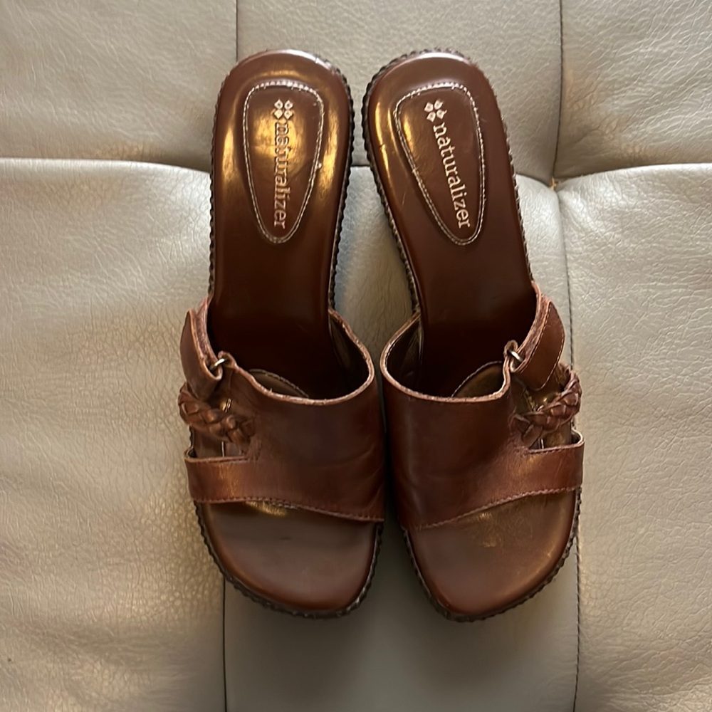 Naturalizer sandals in nice condition.